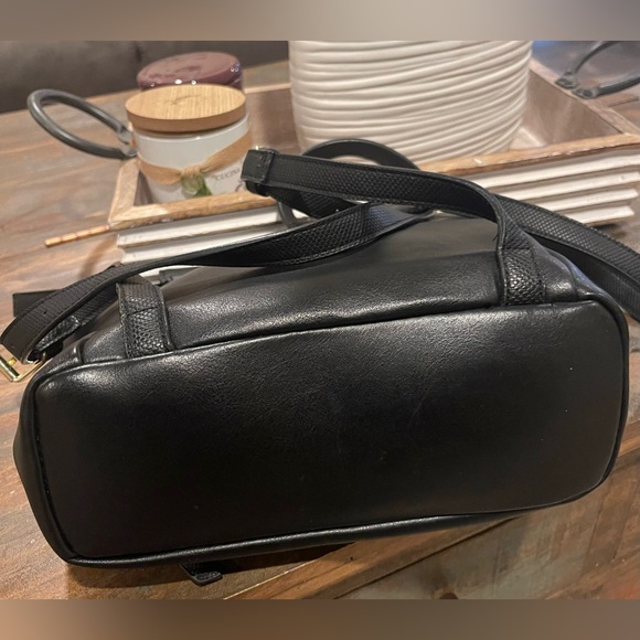 DISNEY MICKEY MOUSE BACKPACK PURSE NOVELTY WITH THE OPTION TO REVEAL MICKEY 🖤🤍 - Picture 11 of 14